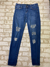 Load image into Gallery viewer, Pretty Perfect Womens (9/29)distressed Jeans GUC