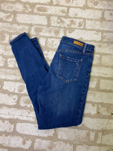 Load image into Gallery viewer, Pretty Perfect Womens (9/29)distressed Jeans GUC
