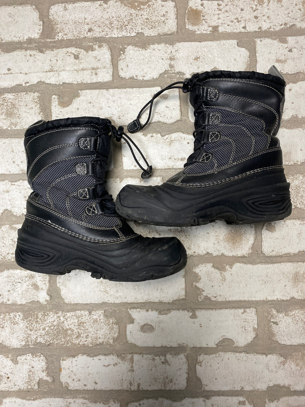 North Face Boy's Boots (2)