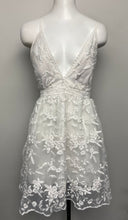 Load image into Gallery viewer, White Lace Dress- (L)
