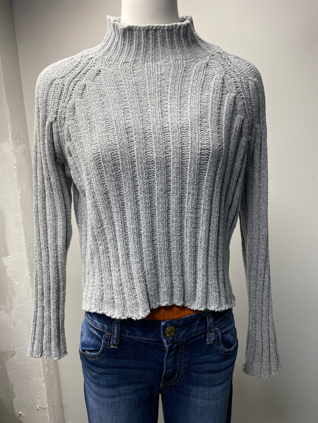 American Eagle Gray Sweater (S)NEW