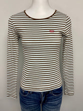 Load image into Gallery viewer, Levis Ribbed Long Sleeve- (S)
