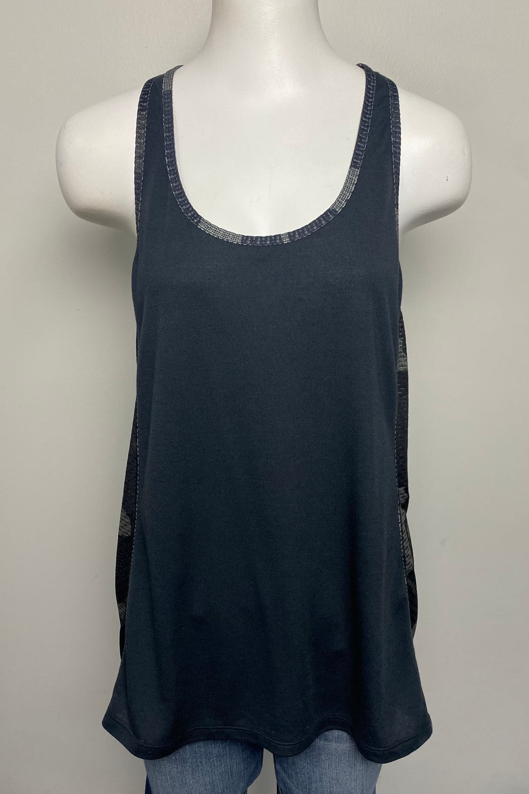 Under Armour Tank- (XL)