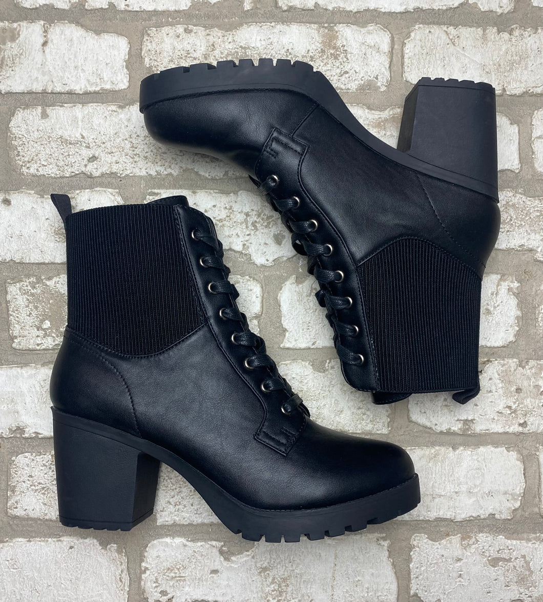 Zigi Soho Morgan Boots NEW!- (Size 9)