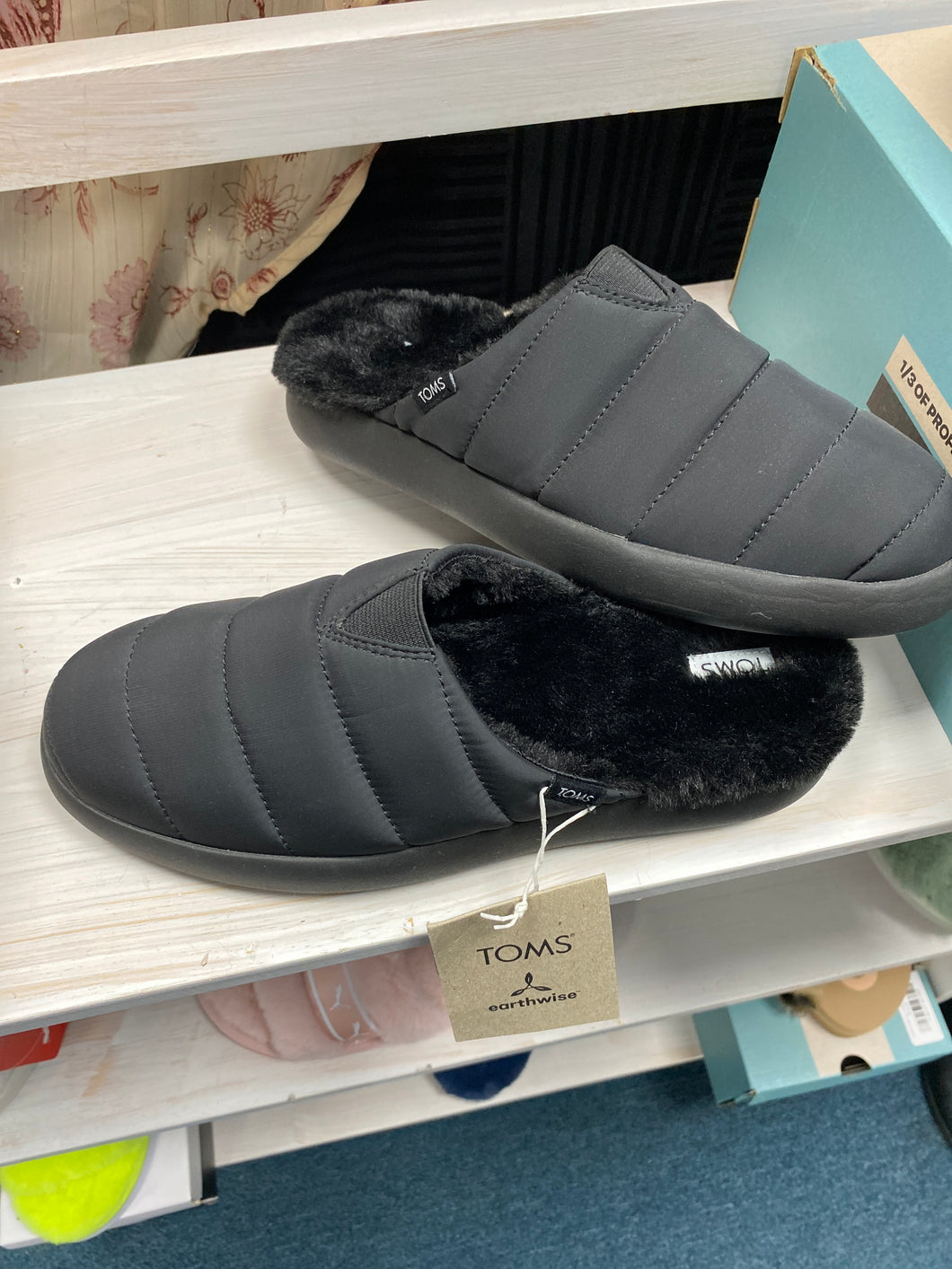 TOMS slippers (NEW) size 7