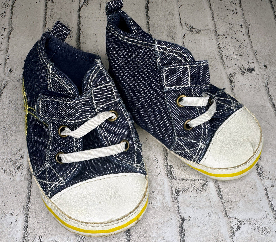 Old Navy: Faux Tennis Soft Shoes- 12/18m