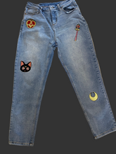 Load image into Gallery viewer, Blue Jeans (7)
