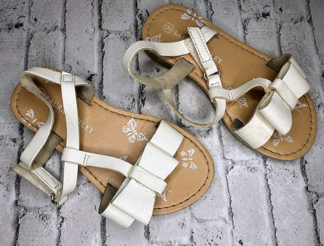 Laura Ashley: White Bow Sandals- 9c