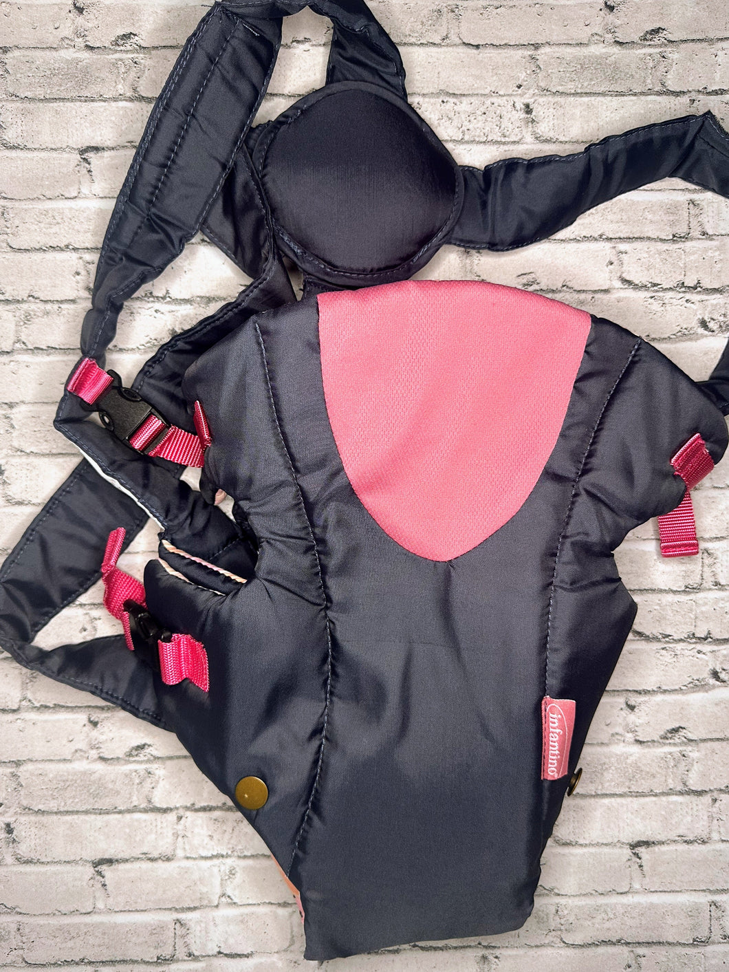 Infantino: Pink/Gray Infant Carrier