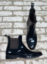 Load image into Gallery viewer, MK Charm Gore Rain Boot- (Size 9)
