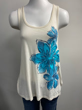 Load image into Gallery viewer, Flower Tank top (M)
