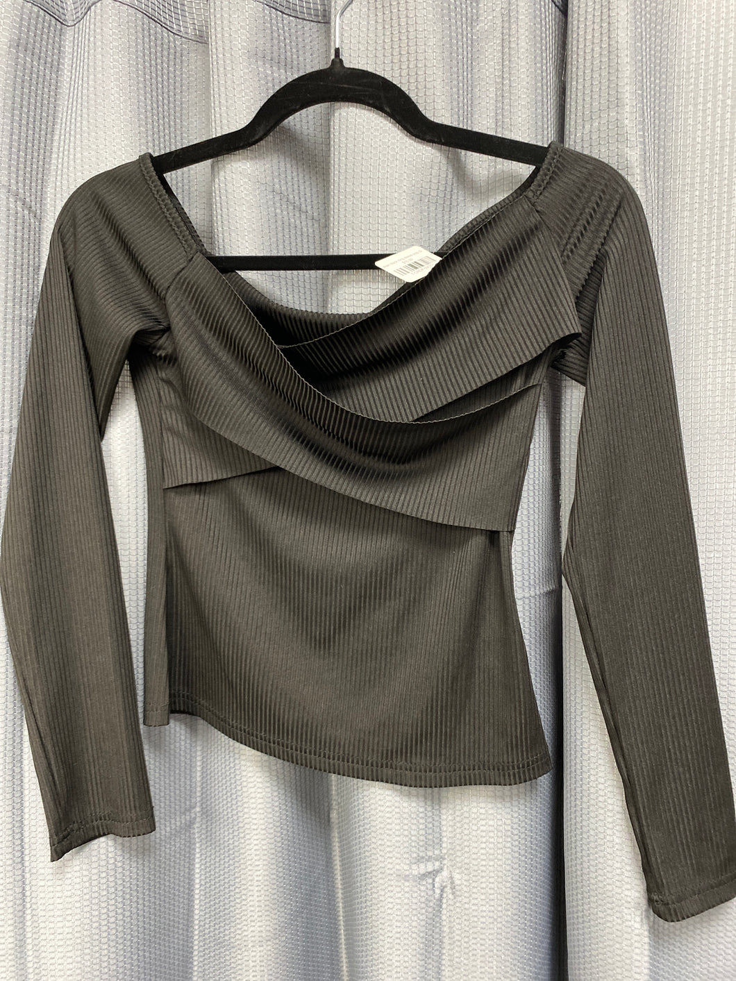 shein black long sleeve crop (S)
