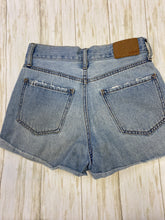 Load image into Gallery viewer, Aeropostale Distressed Mom Shorts (0)
