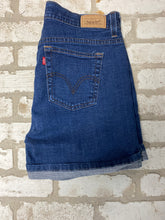 Load image into Gallery viewer, Levi shorts (10)
