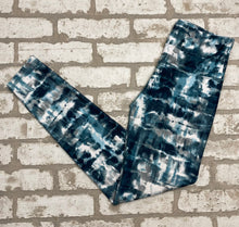 Load image into Gallery viewer, Balance Collection Leggings- (M)
