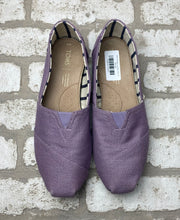 Load image into Gallery viewer, TOMS Heritage Lavender- (Size 9)
