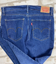Load image into Gallery viewer, Levis 724 High Rise Straight NEW!- (Size 10)
