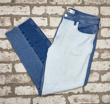 Load image into Gallery viewer, Hollister Curvy Mom Jeans- (Size 9)
