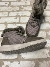 Load image into Gallery viewer, Hey Dude Boots (7)
