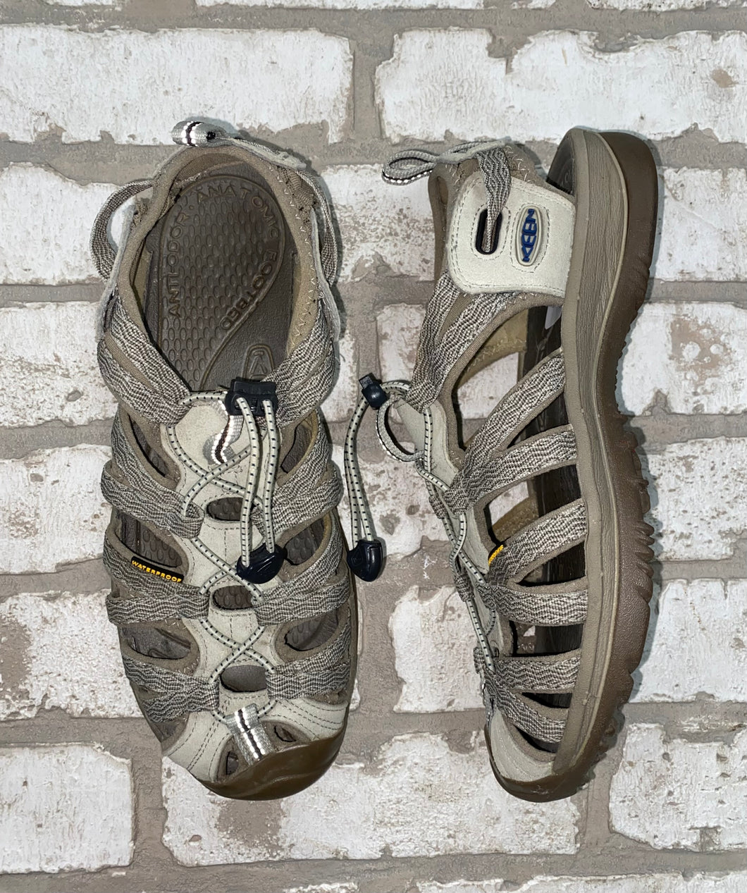 KEEN Whisper Sandals- (Size 9)