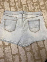 Load image into Gallery viewer, Lt Denim Shorts (17)
