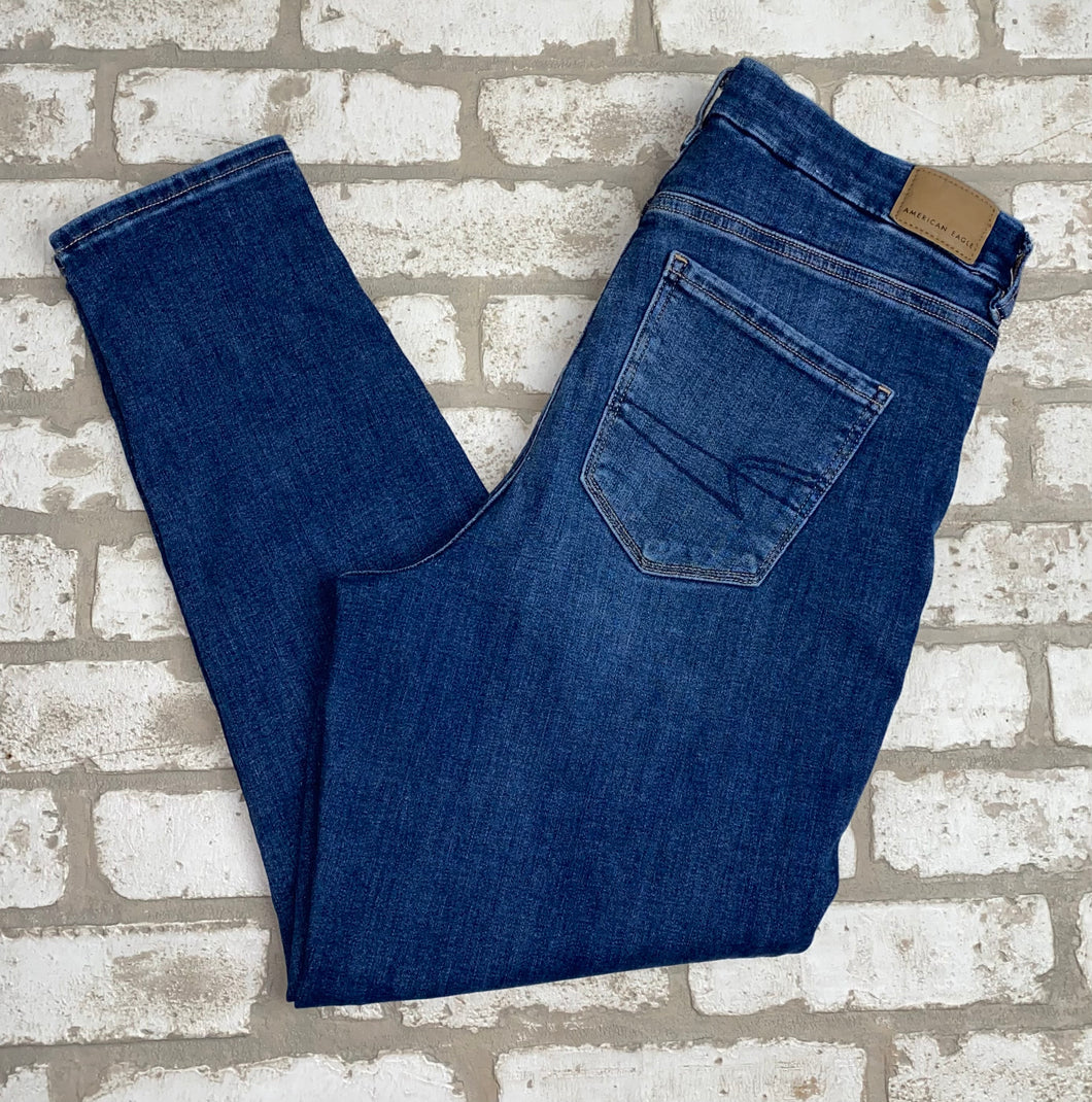 American Eagle Curvy Crop- (Size 10)