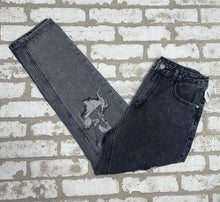Load image into Gallery viewer, Shein Mom Jeans- (Size 28&quot;)
