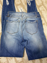 Load image into Gallery viewer, KanCan Distressed Jeans (26/5)

