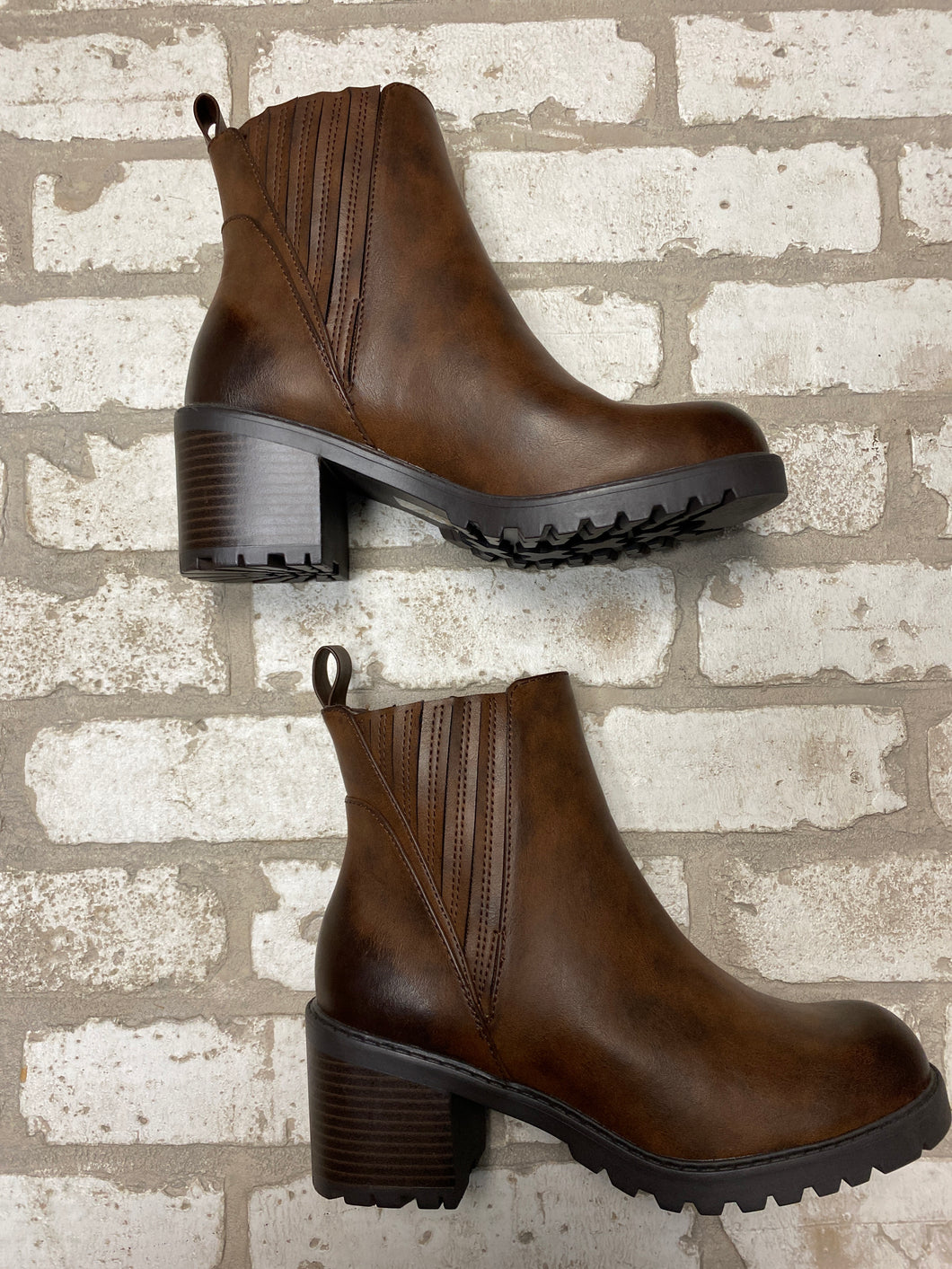 SODA Brown heeled boots (7.5) NEW