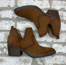 Load image into Gallery viewer, Sonoma Leather Booties- (Size 6.5)
