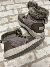 Load image into Gallery viewer, Hey Dude Boots (7)
