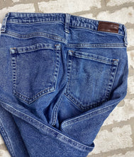 Load image into Gallery viewer, Hollister Mom Jeans- (Size 7)
