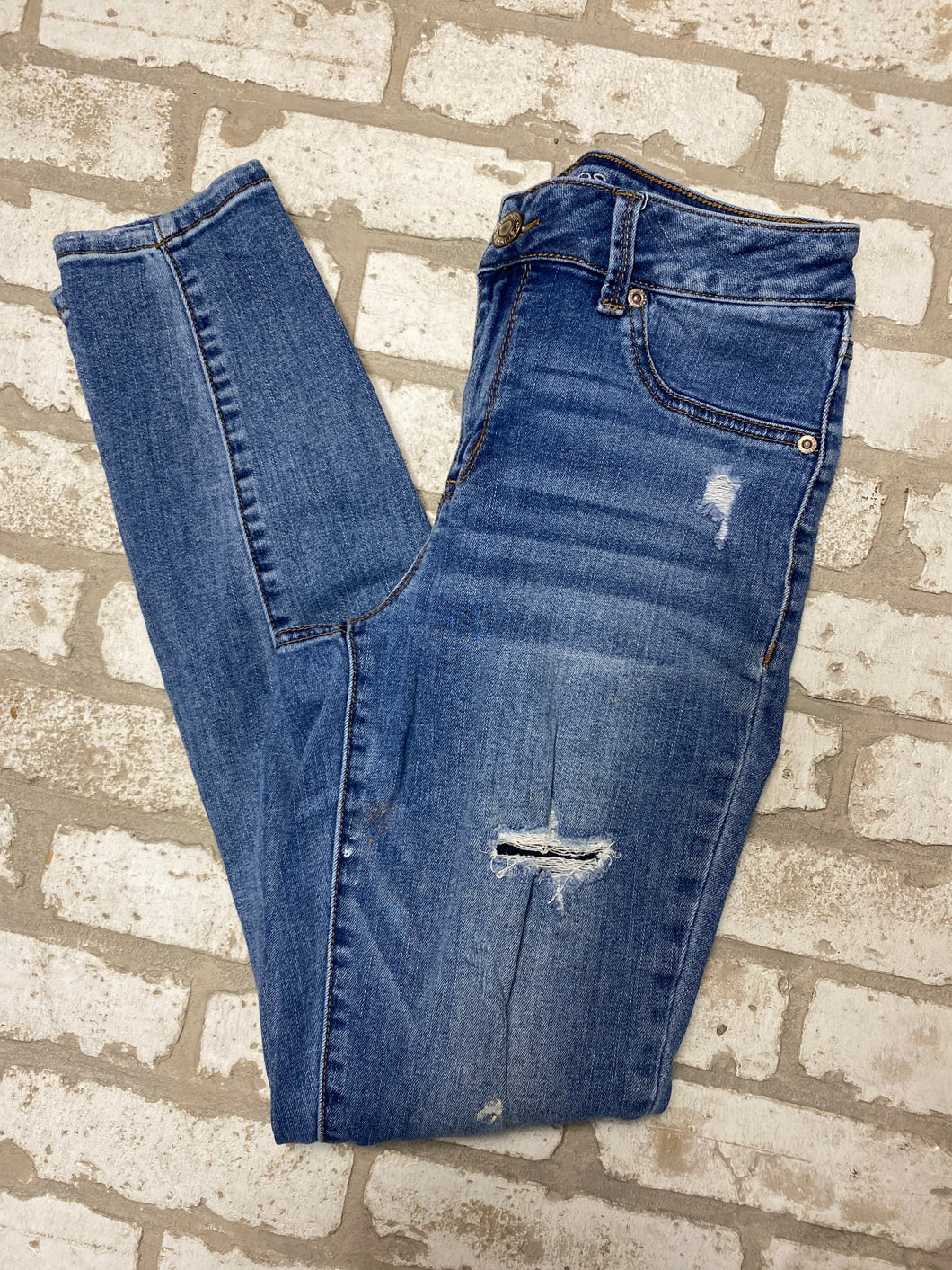 Maurices distressed Jeans (S)