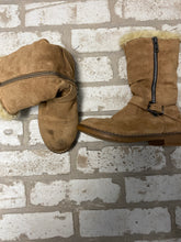 Load image into Gallery viewer, Girl's Suede Boots (13)
