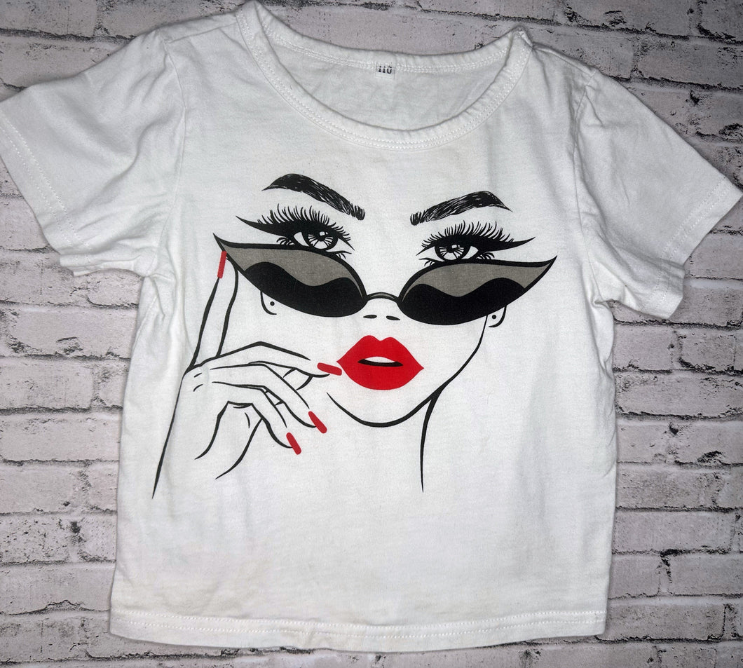 Makeup Graphic Tee- 110 (4/5)