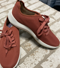 Load image into Gallery viewer, Dr. Scholls Shoes 9.5
