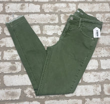 Load image into Gallery viewer, Old Navy Rockstar Skinny- (Size 0)
