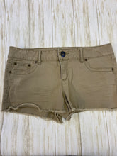 Load image into Gallery viewer, Candies Beige Shorts (11)
