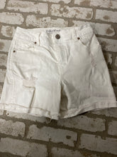 Load image into Gallery viewer, Maurices  White Shorts (4)
