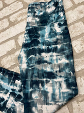 Load image into Gallery viewer, Balance Collection Leggings- (M)
