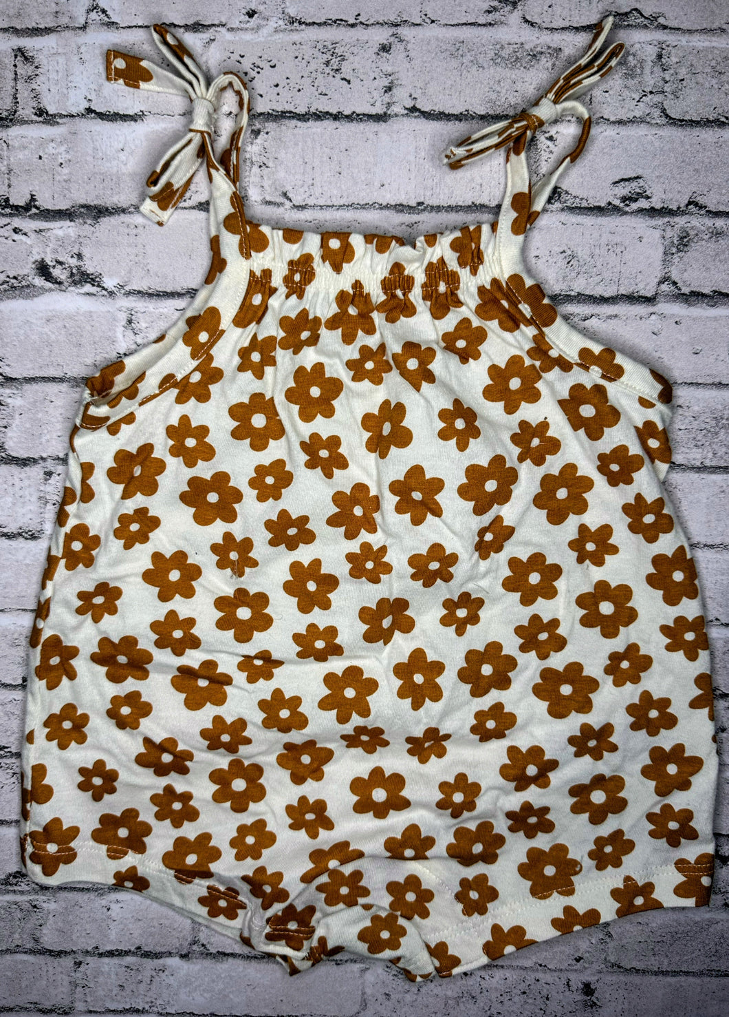 Old Navy: Tan Floral Romper- 0/3m