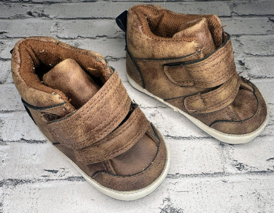 Rising Star: Brown Booties- 9/12m