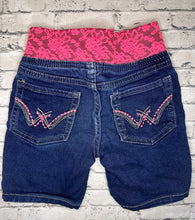 Load image into Gallery viewer, Squeeze: Pink Lace Denim Shorts- 4
