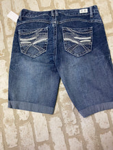 Load image into Gallery viewer, R In B Jean Shorts (8)
