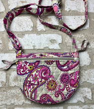 Load image into Gallery viewer, Vera Bradley Crossbody
