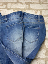 Load image into Gallery viewer, Astor Denim Skinny- (Size 5)
