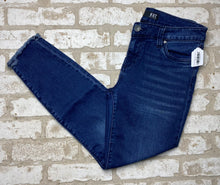 Load image into Gallery viewer, KUT Connie Ankle Skinny- (Size 6)
