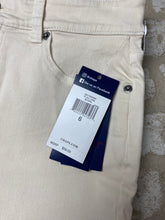 Load image into Gallery viewer, Chaps Mid-Rise Capri NEW!- (Size 6)
