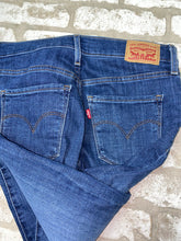 Load image into Gallery viewer, Levis 311 Shaping Skinny Capri- (Size 27&quot;)
