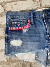 Load image into Gallery viewer, Hollister Shorts- (Size 3)
